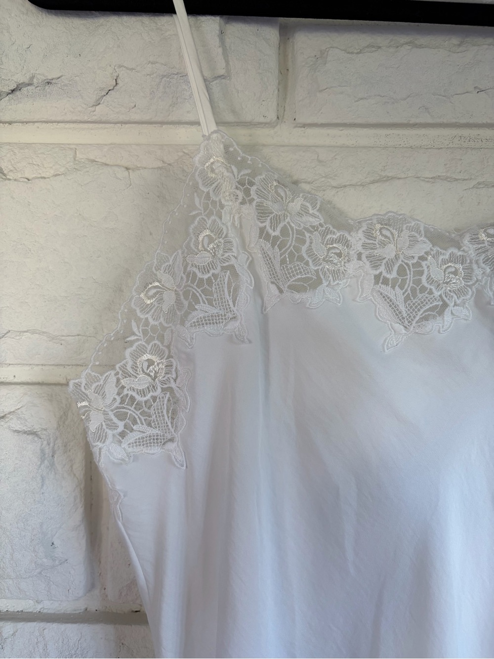 Eileen West Santorini Satin Gown White Size Medium - Picture 6 of 13